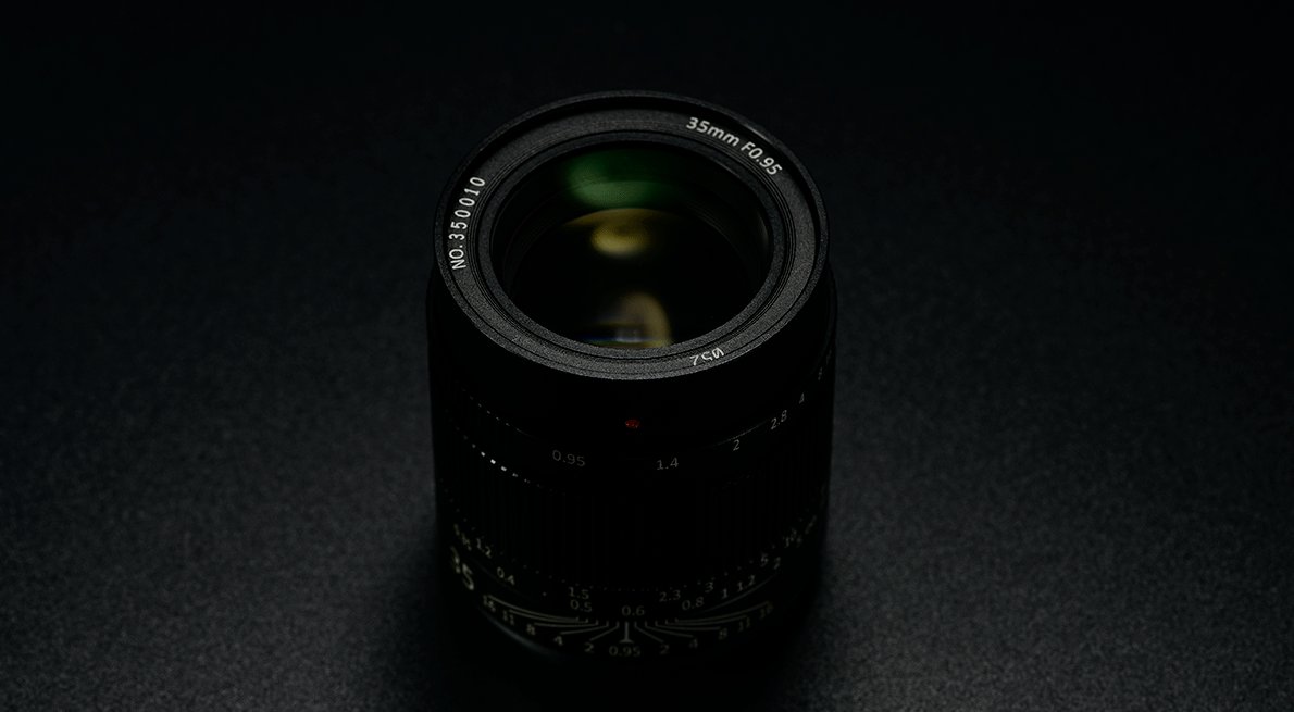 35MMF0.95-1190x655-2.gif